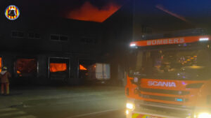 Incendio en una empresa de pescado de Silla